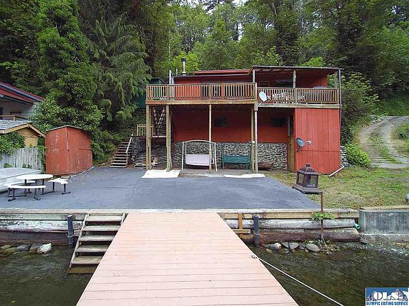 5th image of 32 Cozy Cove Ln