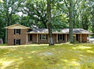 9325 Scott Rd, Roswell, GA 30076