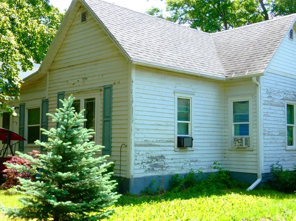 310 W Robinson St, Knoxville, IA 50138