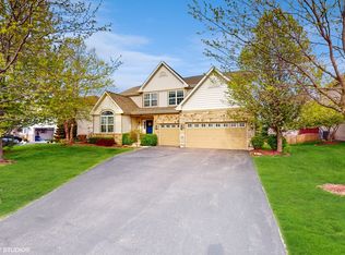 621 Western Dr, North Aurora, IL 60542