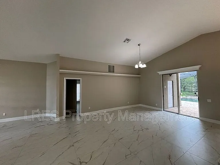 1028 Kerwood Cir — Photo 8