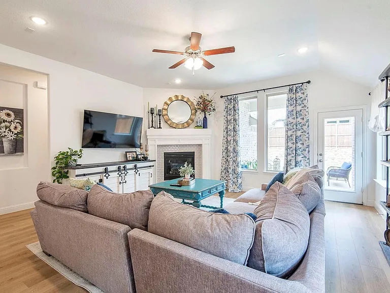 3415 Charleston Dr — Photo 9