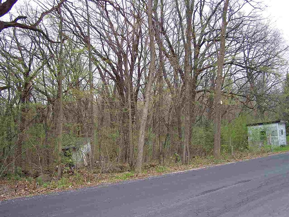 2nd image of 2.35 River Oaks Rd