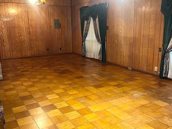 3rd image of 335 Cole Rd