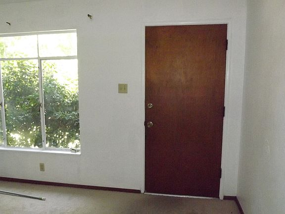 5th image of 2426 W Willow St