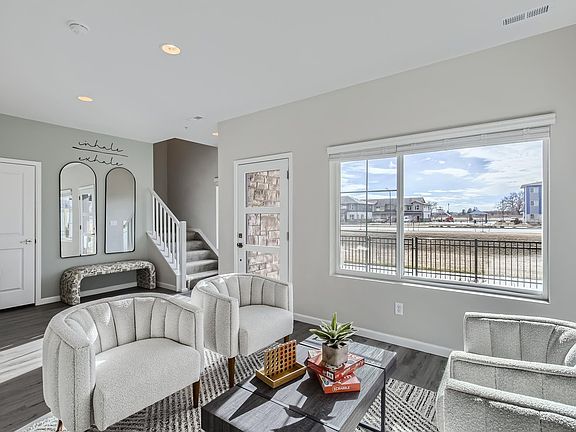 4th image of 919 Schlagel St #8