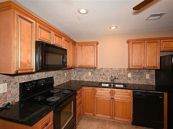 3rd image of 13719 Post Oak Ln