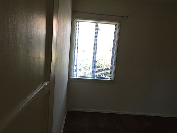 5th image of 2310 N Niagara St #A