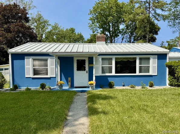 612 Cressfield Ln, Ann Arbor, MI 48103
