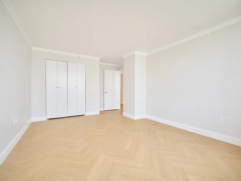 160 Riverside Blvd #4A — Photo 10