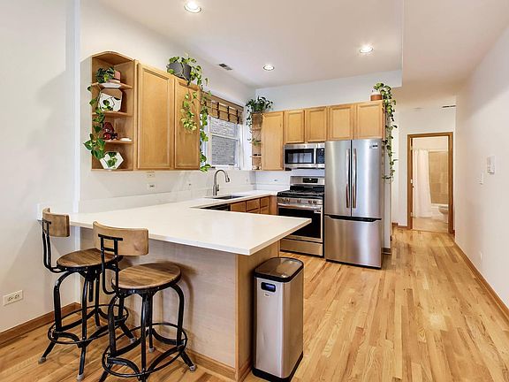 4th image of 2236 N Maplewood Ave #2