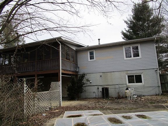 4th image of 541 Presidential Cir