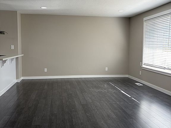 4th image of 706 NE 126th St