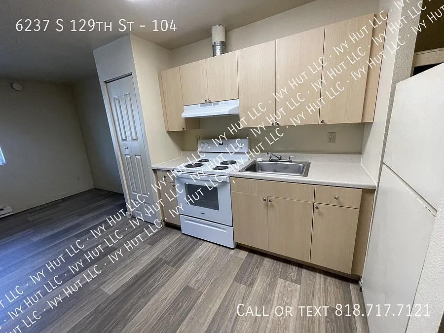 Studio, $999 — Photo 2