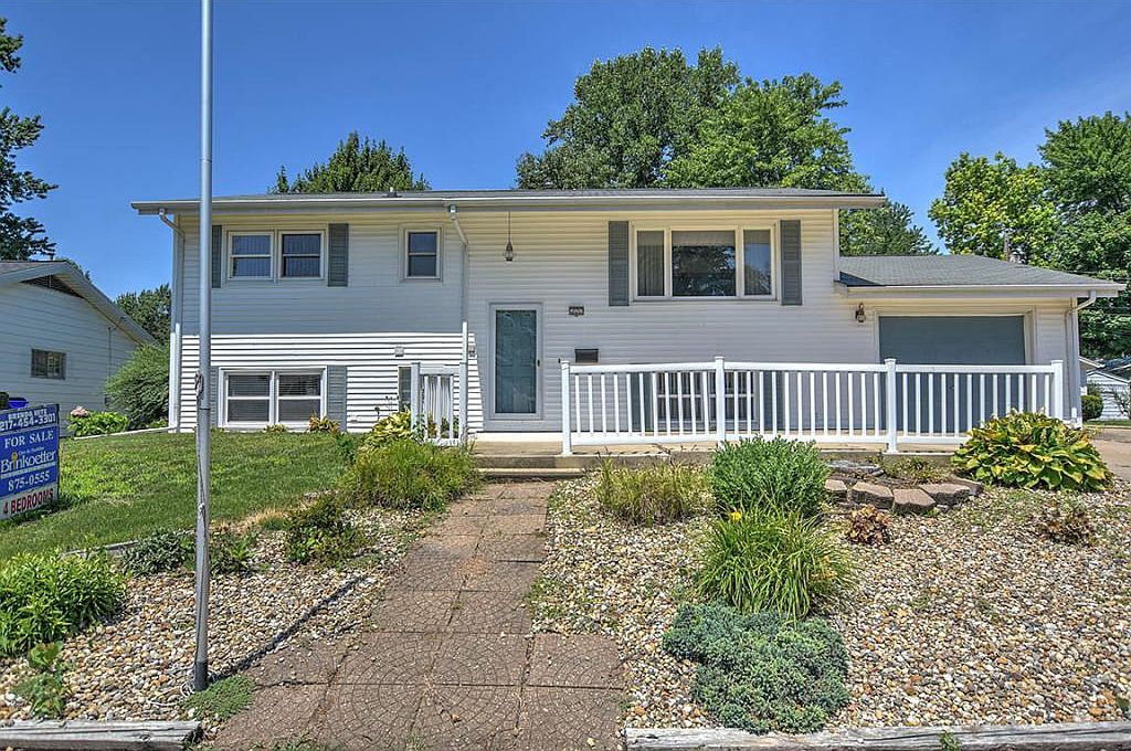 220 Newcastle Dr, Decatur, IL 62526 | Zillow