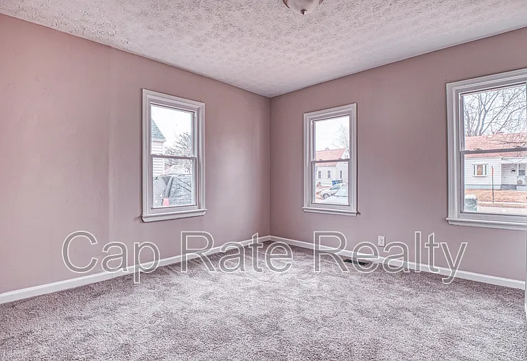 1143 Duxberry Ave — Photo 12