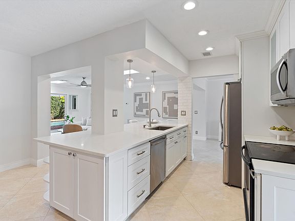 5th image of 1041 SW 7th Street