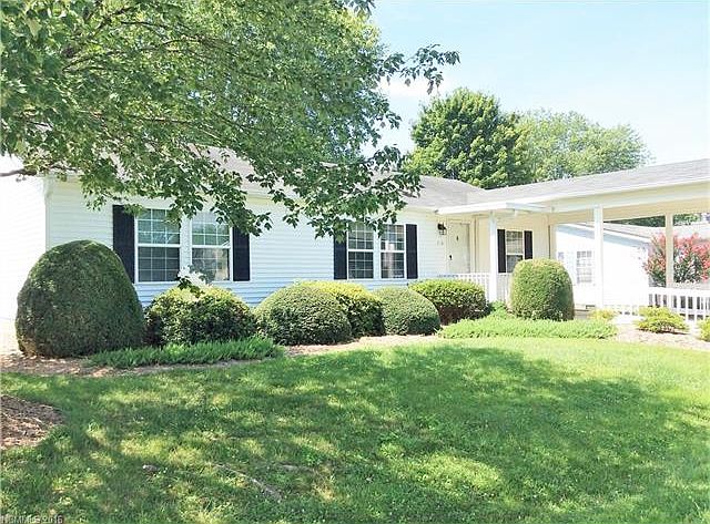 1st image of 220 Riverwind Dr