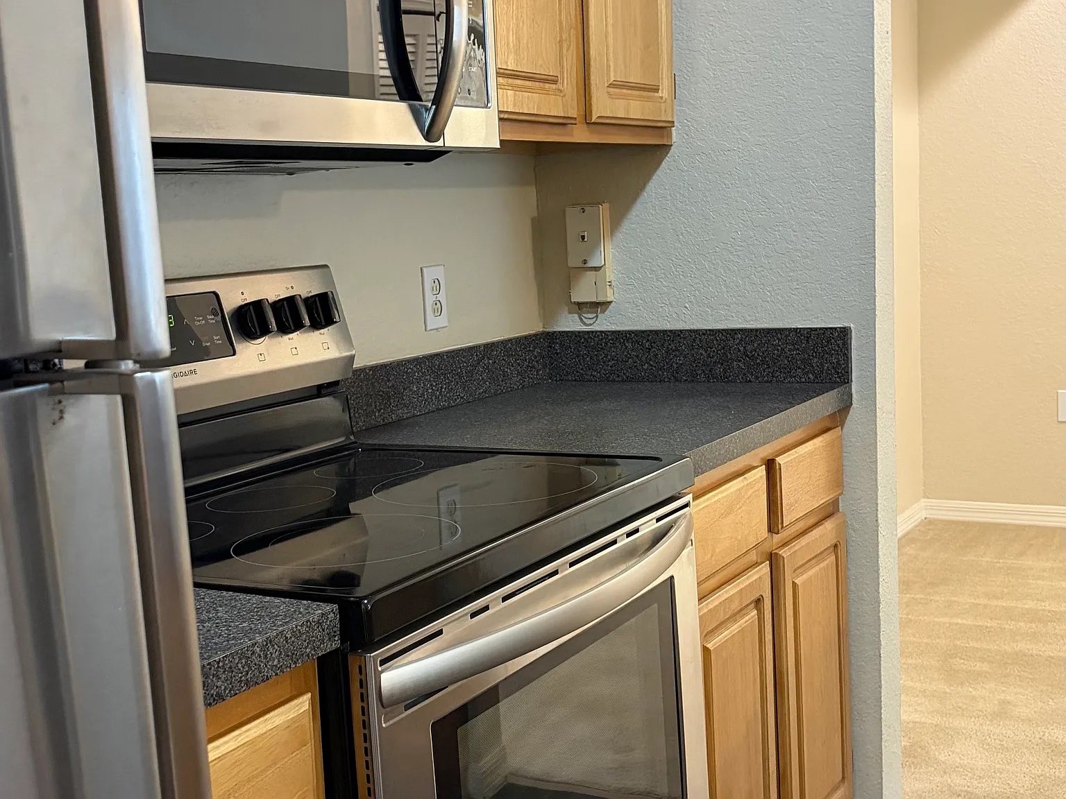 1 bed, 713 sqft, $1,300 — Photo 3