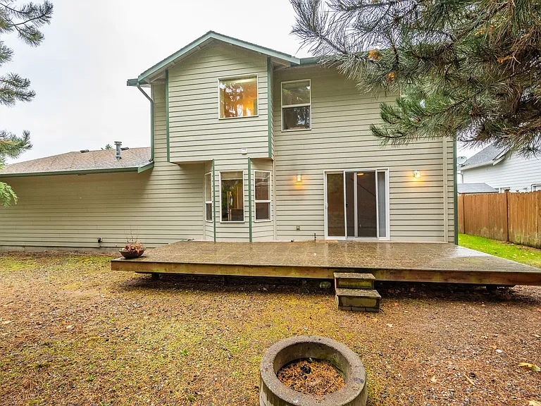 536 SW Regency Dr — Photo 22