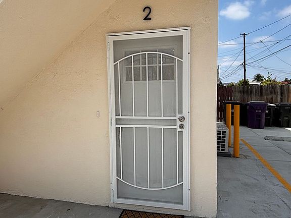 2nd image of 2336 Pasadena Ave #2