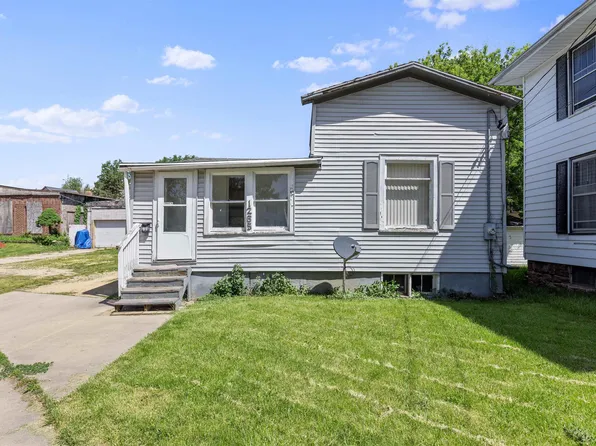 1265 S Galena Ave, Freeport, IL 61032