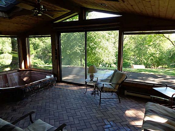 3rd image of 2592 Matterhorn Dr