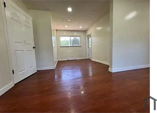 4 bed, 1600 sqft, $2,400 — Photo 3