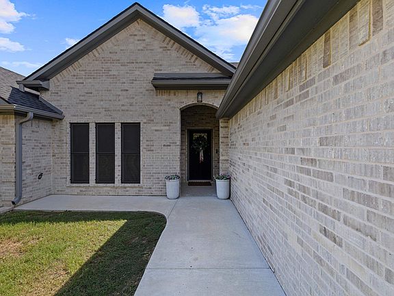 3rd image of 1498 Buchanan Rd