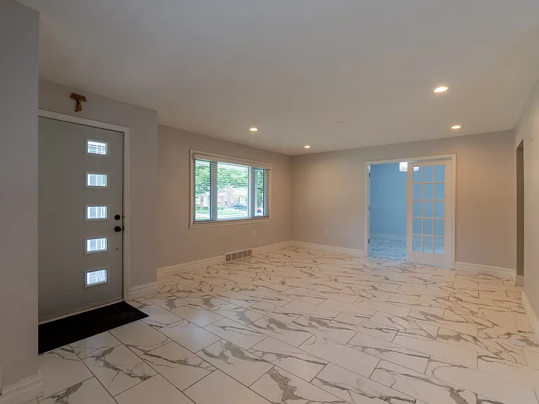 2604 Manchester Rd — Photo 5