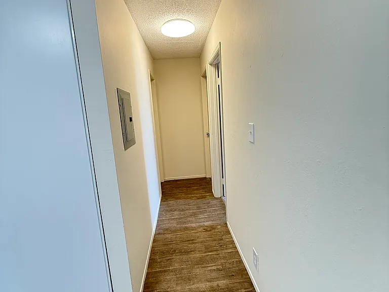 Otis Terrace Apartments — Photo 21