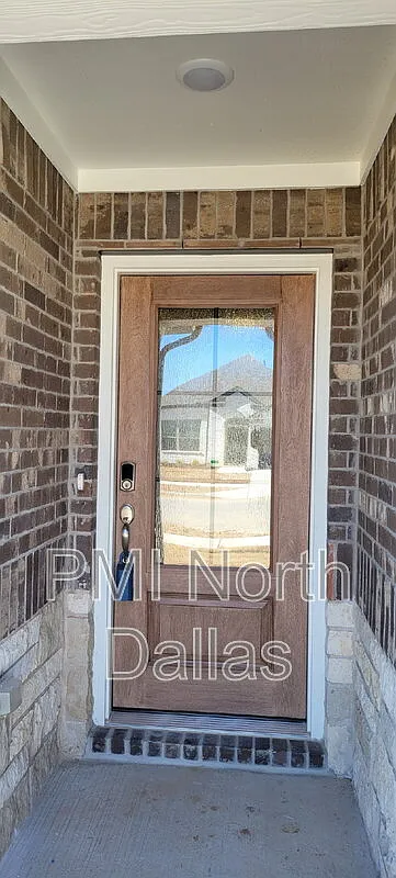 4 bed, 3.0 bath, 2260 sqft, $3,200 — Photo 4