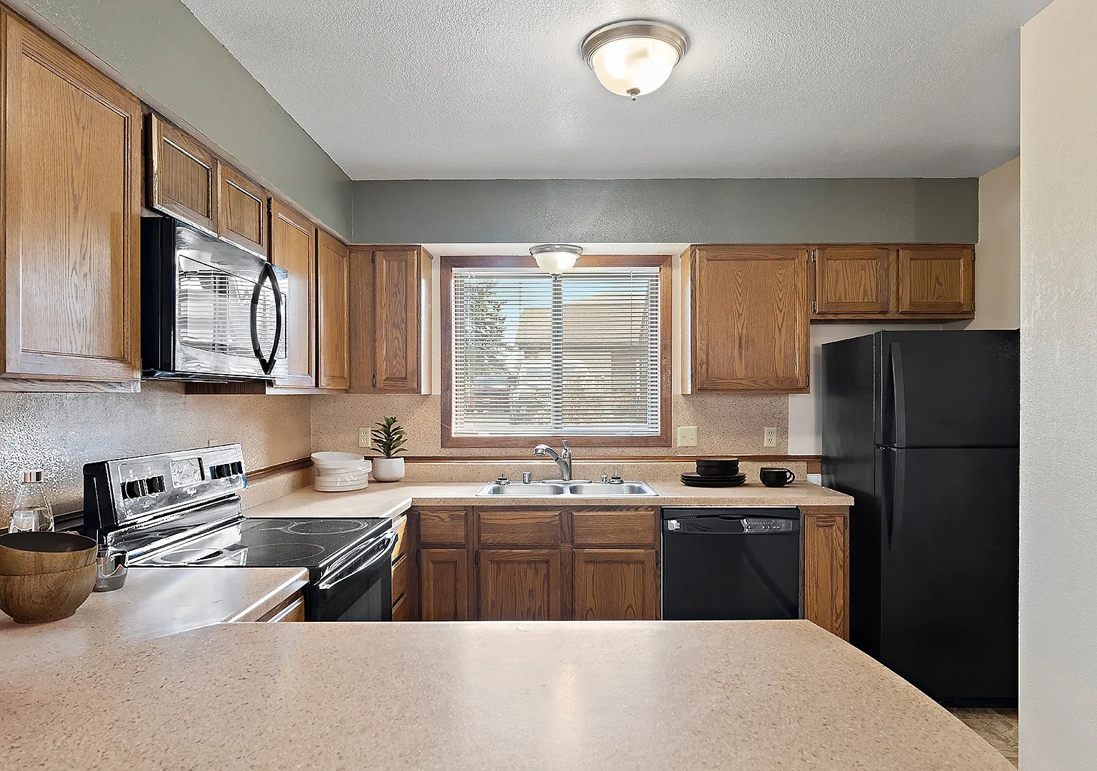 Rimrock West Apartments — Photo 2