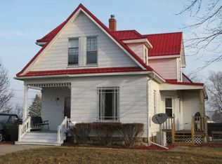 802 19th St, Belle Plaine, IA 52208