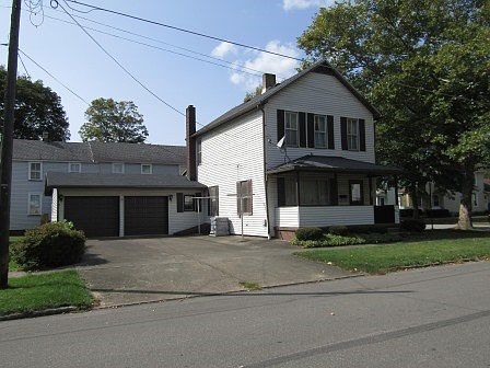 1st image of 323 N 3rd St