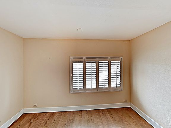 4th image of 151 E Washington St Unit 423