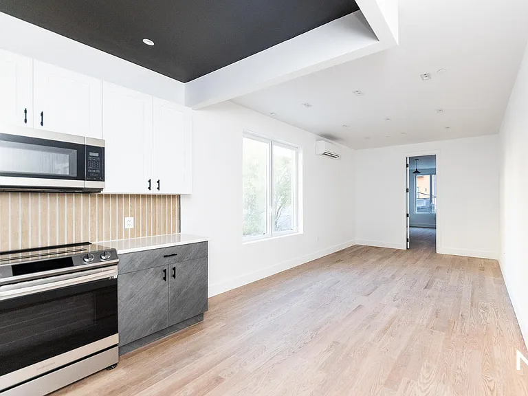 98 Moore St #2C — Photo 2