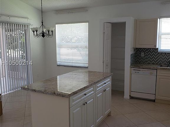 3rd image of 9757 Lemonwood Ter