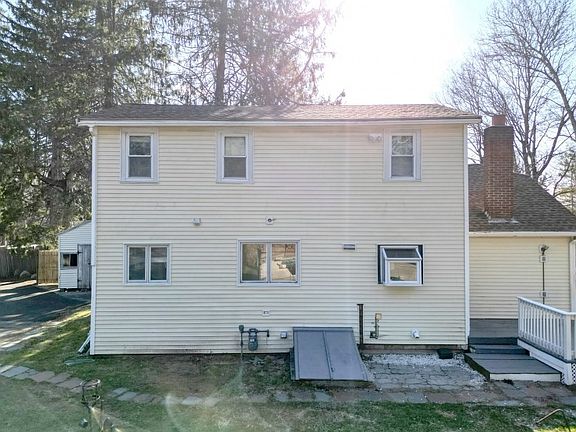 4th image of 174 W Elm St