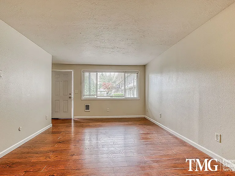 Jackson Court Apartments — Photo 18