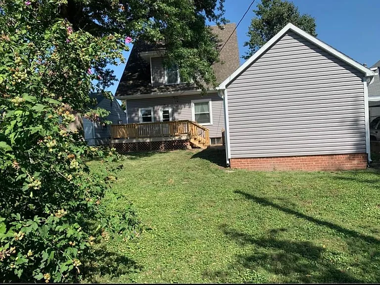 2416 Doniphan Ave — Photo 7