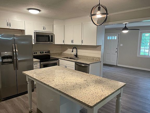2nd image of 422 Hume Dr