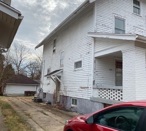3rd image of 220 Fountain Ave