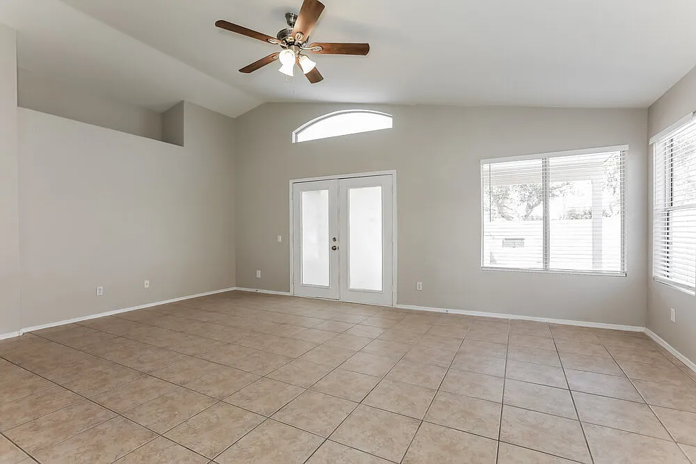3 bed, 2.0 bath, 1234 sqft, $2,385 — Photo 3