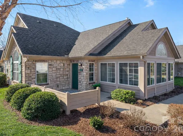 6 Mountain Meadow Cir, Weaverville, NC 28787