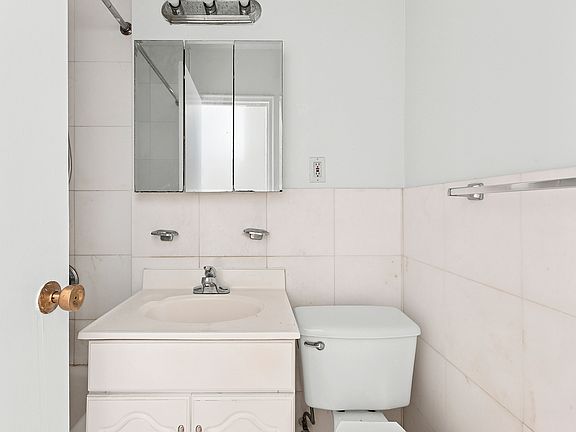 5th image of 70 W 71st St APT 4A