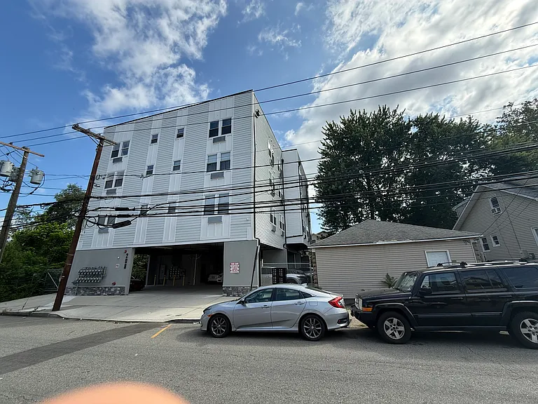 207 Redwood Ave #301 — Photo 33