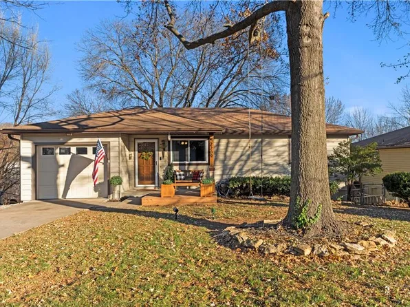 2209 S 17th St, Leavenworth, KS 66048