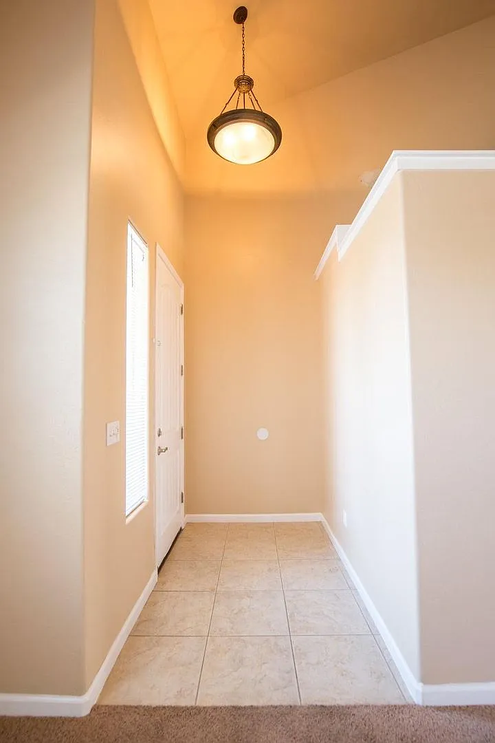 Beautiful 4 bed / 2.5 bath — Photo 2