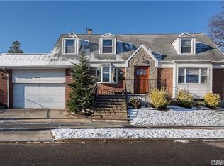 516 150th St, Whitestone, NY 11357